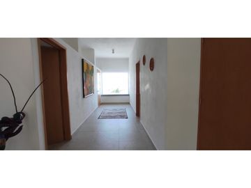 RESIDENCIA EN VENTA A ORILLA DEL LAGO 