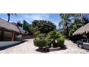 RESIDENCIA EN VENTA A ORILLA DEL LAGO 