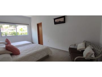 RESIDENCIA EN VENTA A ORILLA DEL LAGO 