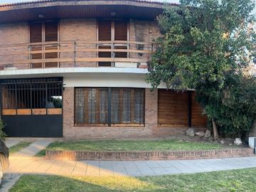 VENTA CASA 5 AMB COCHERA CUBIERTA JARDIN Y PATIO BURZACO
