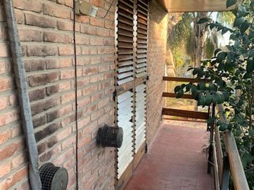 VENTA CASA 5 AMB COCHERA CUBIERTA JARDIN Y PATIO BURZACO