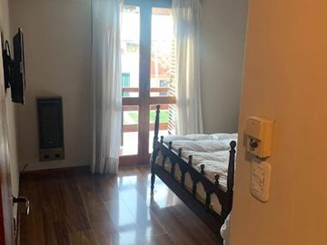 VENTA CASA 5 AMB COCHERA CUBIERTA JARDIN Y PATIO BURZACO