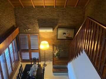 VENTA CASA 5 AMB COCHERA CUBIERTA JARDIN Y PATIO BURZACO