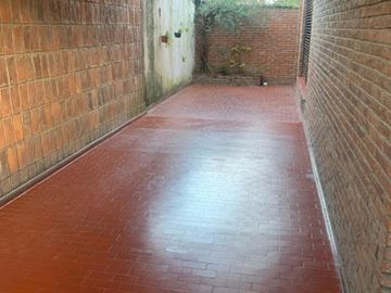 VENTA CASA 5 AMB COCHERA CUBIERTA JARDIN Y PATIO BURZACO