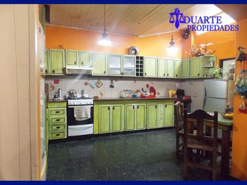 V. PUEYRREDON CASA SOBRE TERRENO PROPIO 6 AMBIENTES + DEPENDENCIA COMPLETA ** TOMO MENOR VALOR 3-4 AMB**