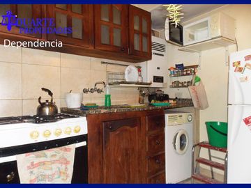 V. PUEYRREDON CASA SOBRE TERRENO PROPIO 6 AMBIENTES + DEPENDENCIA COMPLETA ** TOMO MENOR VALOR 3-4 AMB**