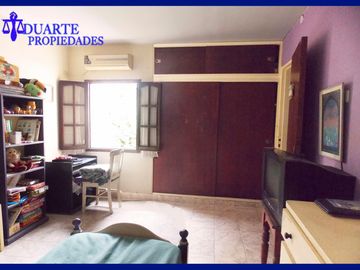 V. PUEYRREDON CASA SOBRE TERRENO PROPIO 6 AMBIENTES + DEPENDENCIA COMPLETA ** TOMO MENOR VALOR 3-4 AMB**