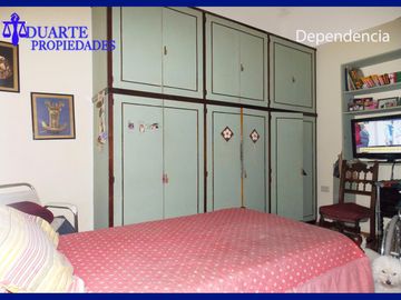 V. PUEYRREDON CASA SOBRE TERRENO PROPIO 6 AMBIENTES + DEPENDENCIA COMPLETA ** TOMO MENOR VALOR 3-4 AMB**
