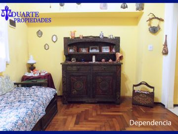 V. PUEYRREDON CASA SOBRE TERRENO PROPIO 6 AMBIENTES + DEPENDENCIA COMPLETA ** TOMO MENOR VALOR 3-4 AMB**