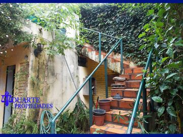 V. PUEYRREDON CASA SOBRE TERRENO PROPIO 6 AMBIENTES + DEPENDENCIA COMPLETA ** TOMO MENOR VALOR 3-4 AMB**