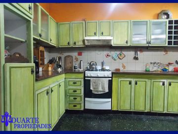 V. PUEYRREDON CASA SOBRE TERRENO PROPIO 6 AMBIENTES + DEPENDENCIA COMPLETA ** TOMO MENOR VALOR 3-4 AMB**