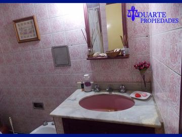 V. PUEYRREDON CASA SOBRE TERRENO PROPIO 6 AMBIENTES + DEPENDENCIA COMPLETA ** TOMO MENOR VALOR 3-4 AMB**