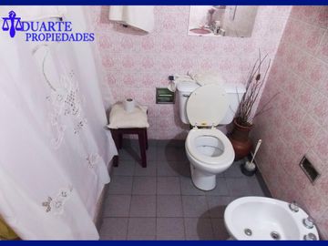 V. PUEYRREDON CASA SOBRE TERRENO PROPIO 6 AMBIENTES + DEPENDENCIA COMPLETA ** TOMO MENOR VALOR 3-4 AMB**