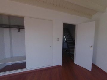 NUEVO VALOR Venta Excelente Triplex en Condominio El Mirador Hurlingham