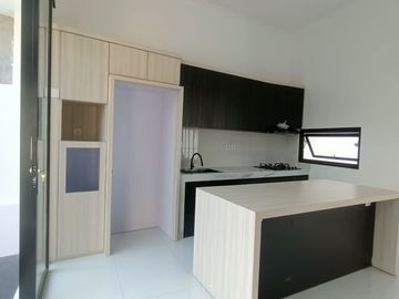 Rumah Tlogomulyo Pedurungan 2 Lantai, Tengah Kota Semarang