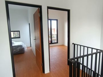 Rumah Tlogomulyo Pedurungan 2 Lantai, Tengah Kota Semarang