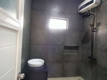 Rumah Tlogomulyo Pedurungan 2 Lantai, Tengah Kota Semarang