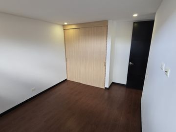 apartamento en arriendo en puro cuero via pantanillo. Cod A400087
