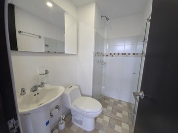 apartamento en arriendo en puro cuero via pantanillo. Cod A400087