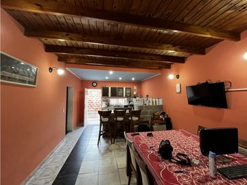 Vendo Casa con Local en Concepción del Uruguay, Entre Ríos.