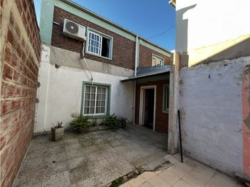 Vendo Casa con Local en Concepción del Uruguay, Entre Ríos.