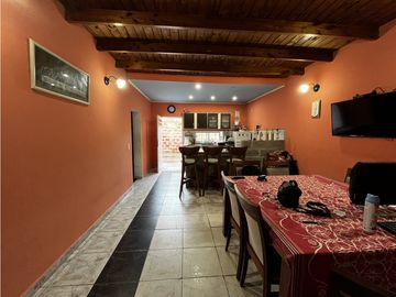 Vendo Casa con Local en Concepción del Uruguay, Entre Ríos.