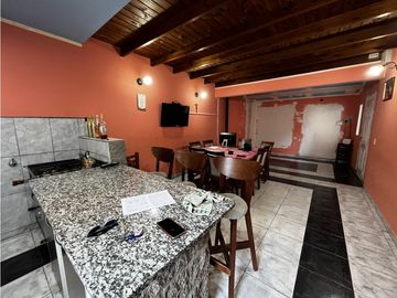 Vendo Casa con Local en Concepción del Uruguay, Entre Ríos.