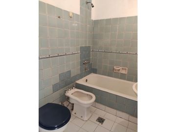 VENTA DE DEPARTAMENTO DE CATEGORA-CALLE 9 DE JULIO,CIUDAD DE MENDOZA.