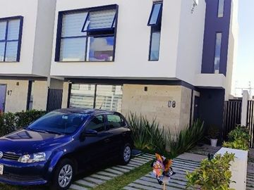 Venta de Exclusiva Residencia en Residencial La Vista