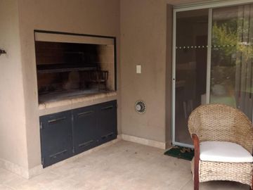 Venta Departamento Dormie PB  3 ambientes 2 dormitorios galeria parrilla jardin cochera en CC El Nacional