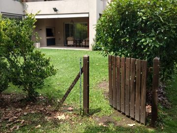 Venta Departamento Dormie PB  3 ambientes 2 dormitorios galeria parrilla jardin cochera en CC El Nacional