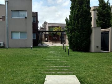 Venta Departamento Dormie PB  3 ambientes 2 dormitorios galeria parrilla jardin cochera en CC El Nacional