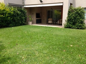 Venta Departamento Dormie PB  3 ambientes 2 dormitorios galeria parrilla jardin cochera en CC El Nacional