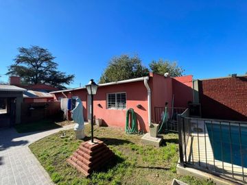 VENTA DE CASA DE 6 AMBIENTES - LOTE DE 550 M² - PILETA - 100 M² CUBIERTOS - MONTE GRANDE