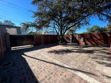 VENTA DE CASA DE 6 AMBIENTES - LOTE DE 550 M² - PILETA - 100 M² CUBIERTOS - MONTE GRANDE