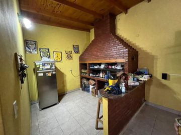 VENTA DE CASA DE 6 AMBIENTES - LOTE DE 550 M² - PILETA - 100 M² CUBIERTOS - MONTE GRANDE