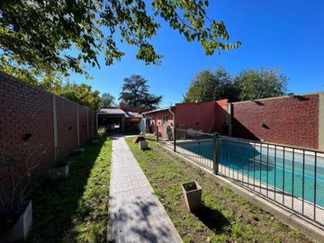 VENTA DE CASA DE 6 AMBIENTES - LOTE DE 550 M² - PILETA - 100 M² CUBIERTOS - MONTE GRANDE