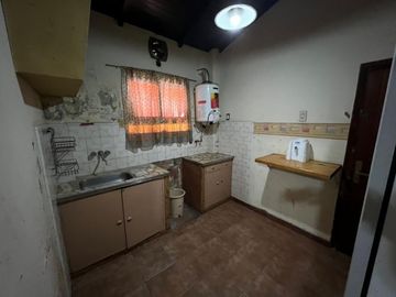 VENTA DE CASA DE 6 AMBIENTES - LOTE DE 550 M² - PILETA - 100 M² CUBIERTOS - MONTE GRANDE