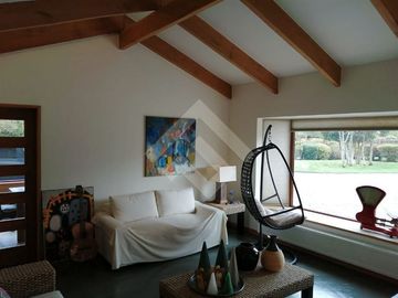 Bella Casa en Parcela a la venta de 4 dorm. en Puerto Montt