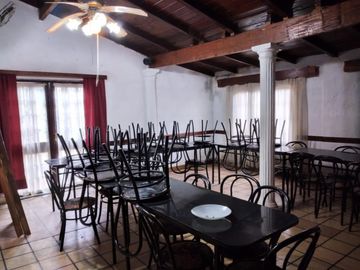 Chalet sobre lote 450 m2. Excelente para inversor Se VENDEN 3 TERRENOS SALIDA A 2 CALLES (Godoy Cruz y Roque Sim