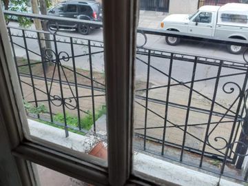 Chalet sobre lote 450 m2. Excelente para inversor Se VENDEN 3 TERRENOS SALIDA A 2 CALLES (Godoy Cruz y Roque Sim
