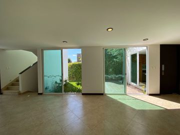 CASA EN VENTA LOMAS DE ANGELOPOLIS II