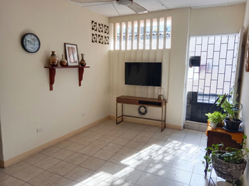 casalote en venta en ciudad jardín. Cod V27931
