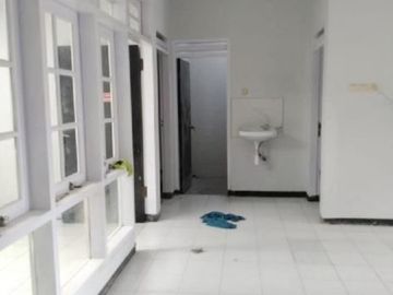 Rumah Nirwana Eksekutif Bebas banjir, Strategis