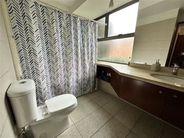 Casa en venta de 5 dorm. en condominio Las Pircas
