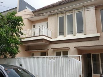 Rumah Baru Gress di Mulyosari, Row Jalan 2 Mobil