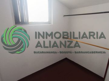 🏡✨ Casa para Remodelar con Acceso Directo a Parque – Urb. Portada del Sol-La Molina ✨🏡
📍 Ubicación: Urb. Portada del Sol – Segunda Etapa, cerca de Av