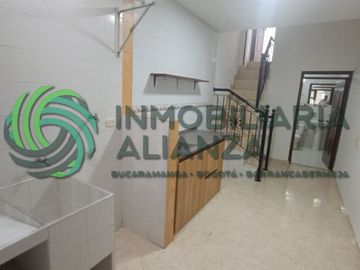 🏡✨ Casa para Remodelar con Acceso Directo a Parque – Urb. Portada del Sol-La Molina ✨🏡
📍 Ubicación: Urb. Portada del Sol – Segunda Etapa, cerca de Av