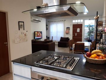 Departamento Tipo Casa en venta en Quilmes Oeste