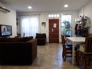 Departamento Tipo Casa en venta en Quilmes Oeste